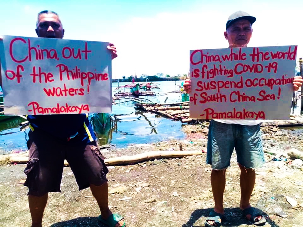 Fisherfolk from Bacoor City call for "China, Out of Philippine Waters!" in marking the 2020 Earth Day.